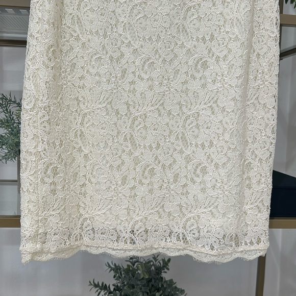 Ivory lace dress - Picture 4 of 10
